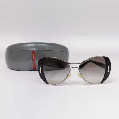 Solbriller (SPR 60S) fra Prada