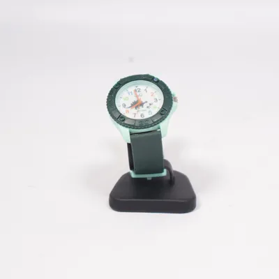 Wristwatch (Black, Green) from Q&Q