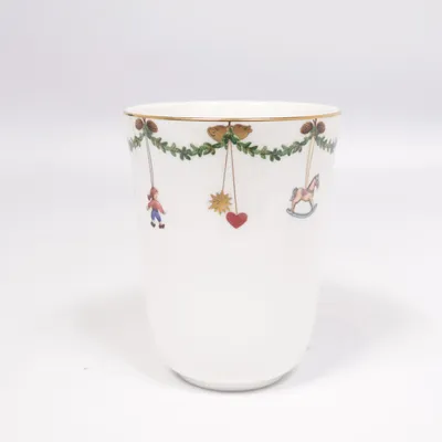 Krus (Star Fluted Christmas) fra Royal Copenhagen