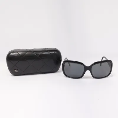 Lunettes de soleil (Noir) de Chanel
