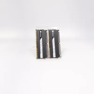 RAM memory (CMP8GX3M2A1600C9) from Corsair