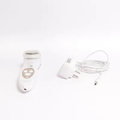 Cleansing device (Hada Crie Hot & Cool) from Hitachi