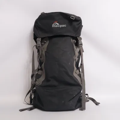 Campingryggsäck (Grå) från Macpac