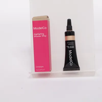 Highlighter (Highlighting Shimmer Whip) van Model CO