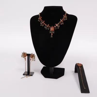 Jewelry set (Gold, Orange) Unknown metal