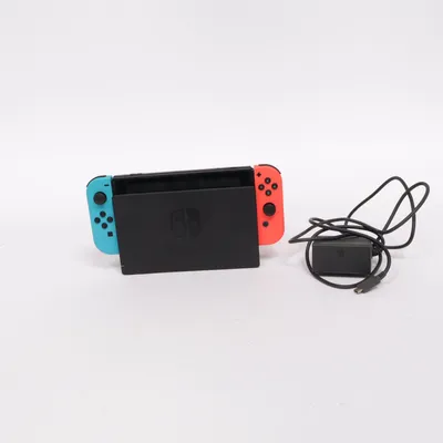 Spilkonsol (Sort, Rød, Blå) fra Nintendo