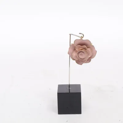 Brosch (Rosa) från Maria Black Okänd metall