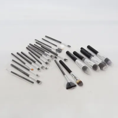 Pinceau de maquillage (Noir, Argent) de JAF