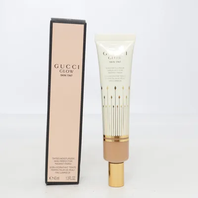 Foundation (Glow Skin Tint Medium Deep 48) från Gucci