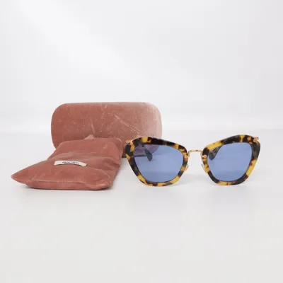 Solglasögon (SMU 10N) från Miu Miu