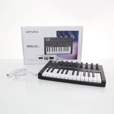 Synthesizer (Sort) fra Arturia