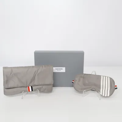 Sovmask (Grå) från Thom Browne