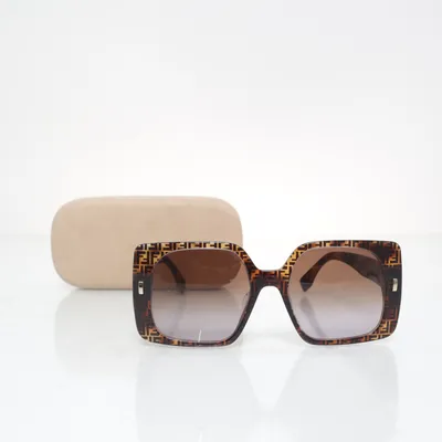 Solglasögon (FE40036U) från Fendi