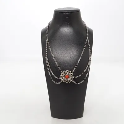 Collier (Argent, Rouge) Métal inconnu