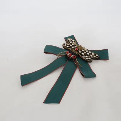 Broche (Grøn, Sort, Rød) Ukendt metal