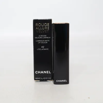 Läppstift (Rouge Allure Velvet) från Chanel