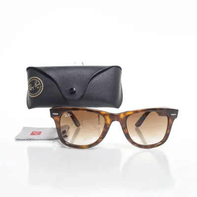 Solglasögon (RB 4340) från Ray-Ban