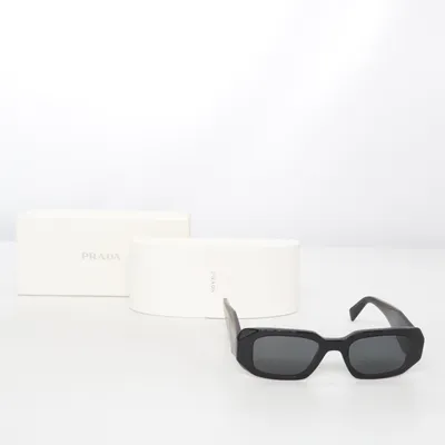 Zonnebril (SPR 17W) van Prada