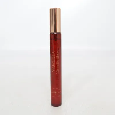 Eau de parfum (More Sex) fra Charlotte Tilbury