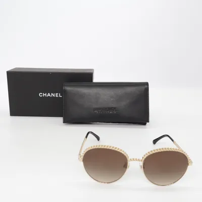 Solglasögon (4242) från Chanel