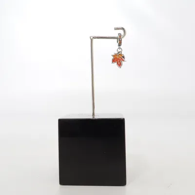 Charme (Argent, Rouge, Orange) Argent