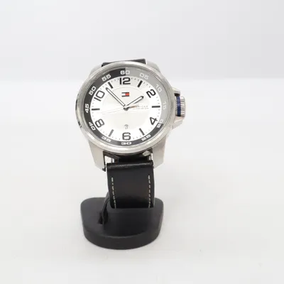 Armbandsur (Svart, Silverfärgad, Vit) från Tommy Hilfiger