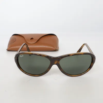 Solbriller (RB 4153) fra Ray-Ban
