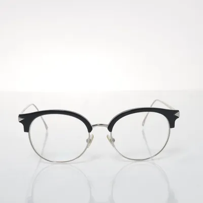 Glasögon (FF0165) från Fendi