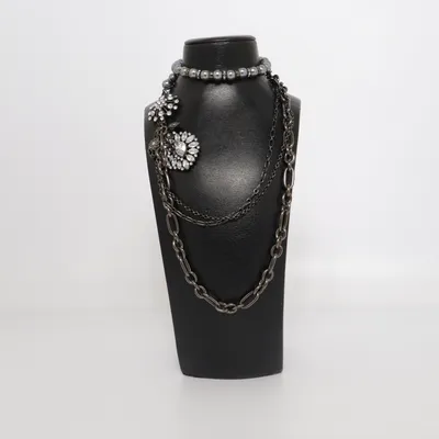Halsband (Grå) från Affordable Luxury Okänd metall