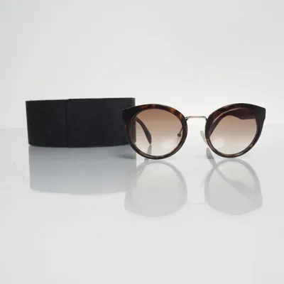 Solglasögon (SPR 05T ) från Prada