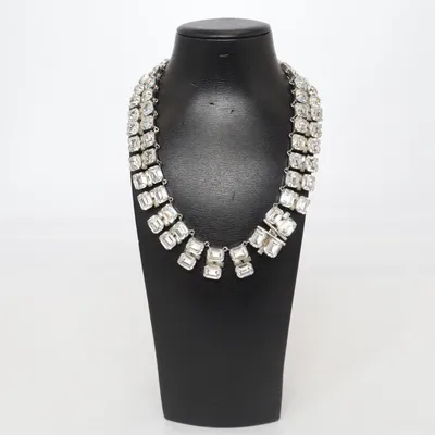 Halsband (Silverfärgad) Okänd metall