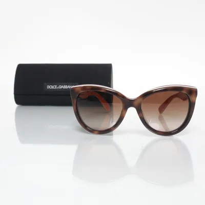 Solglasögon (DG4207) från Dolce & Gabbana
