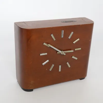 Tafelklok (Antieke HAU/HAC mechanische spaarpotklok – Hamburg American Clock) van Hau