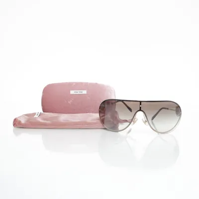 Solglasögon (SMU 67U) från Miu Miu