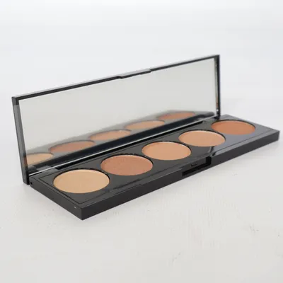 Palette de fards à paupières (Noir, Marron) de Laritzy Cosmetics