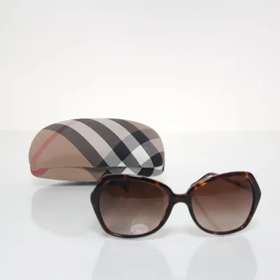 Zonnebril (B 4193) van Burberry
