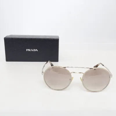 Solglasögon (SPR 51S) från Prada