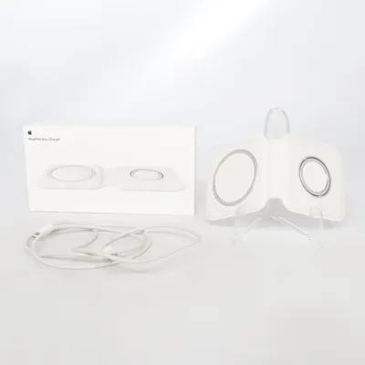 Trådlös laddare (MagSafe Duo Charger) från Apple