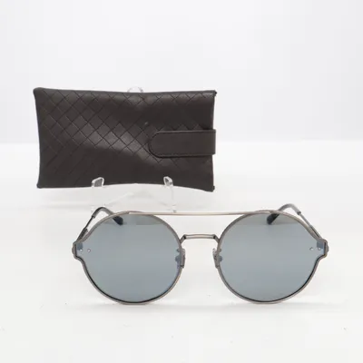Solglasögon (BV0141S) från Bottega Veneta