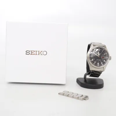 Armbandsur (4R36-13PO) från Seiko