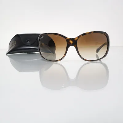 Solglasögon (RB 4118) från Ray-Ban