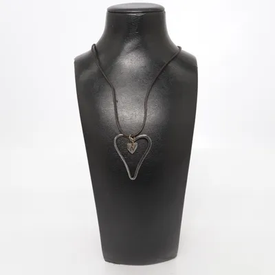 Collier (Noir, Argent) de AV Argent, Métal inconnu