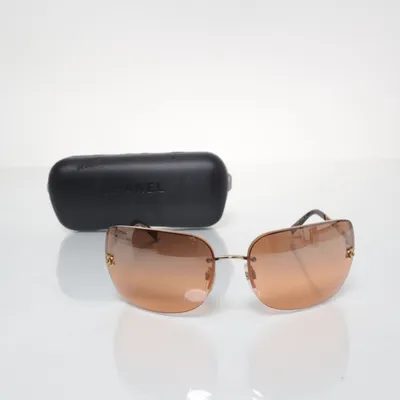 Solglasögon (4112) från Chanel