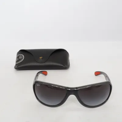 Solbriller (RB4189) fra Ray-Ban