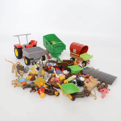 Spielzeug (Trecker Hühnerstallanhänger viele Tiere und Figuren) von Playmobil