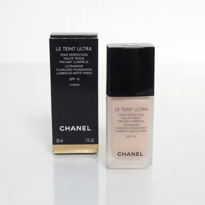Foundation (10 Beige) van Chanel