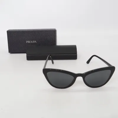 Solglasögon (SPR 01V) från Prada