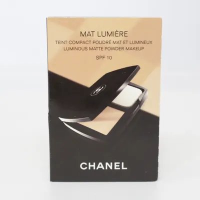 Puder (Mat Lumière Compact) från Chanel