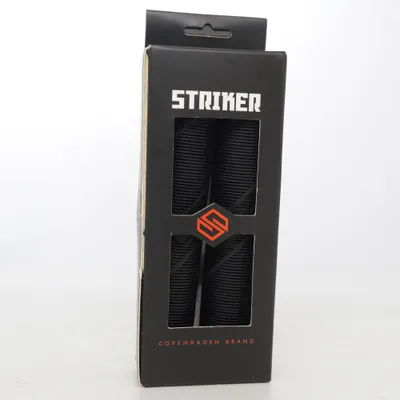 Accessoire de sport (Noir) de Striker