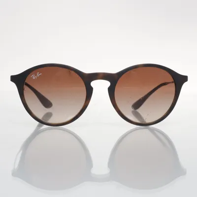 Solglasögon (RB4243) från Ray-Ban